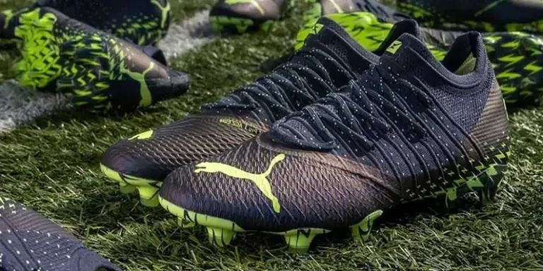 PUMA football shoes to fly on the pitch